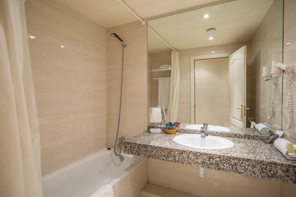 Atiram Patagonia Hotel Arinsal Ngoại thất bức ảnh