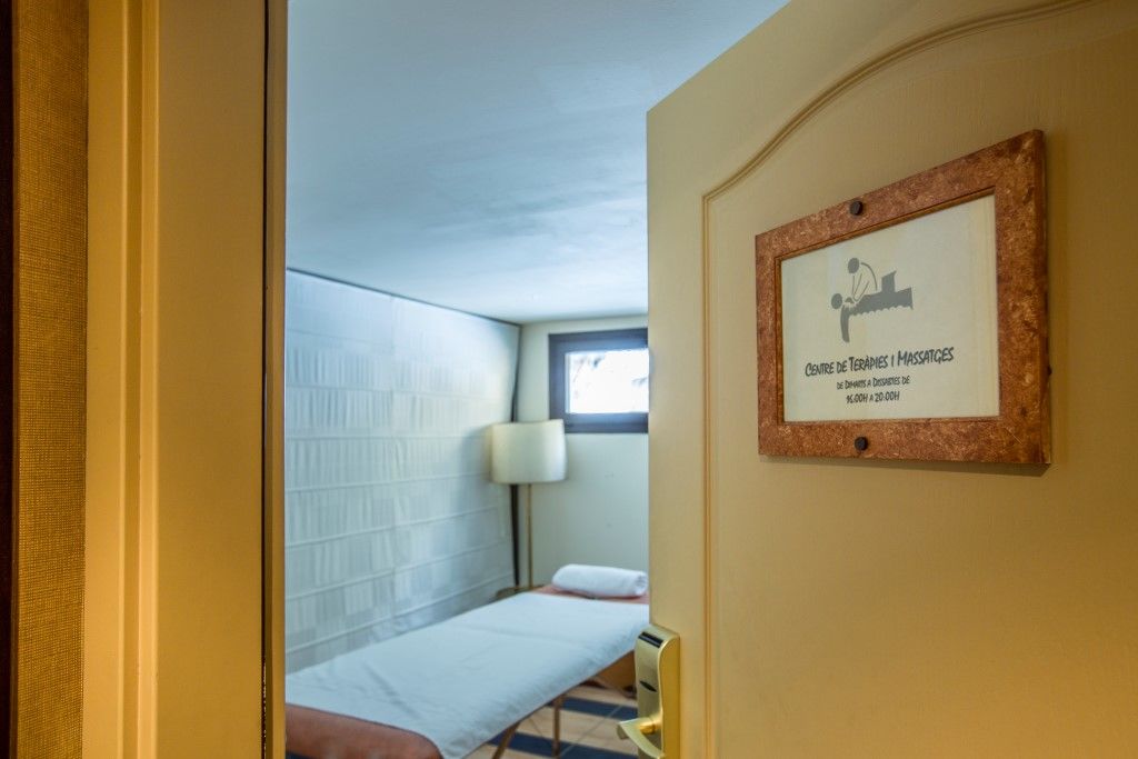 Atiram Patagonia Hotel Arinsal Ngoại thất bức ảnh