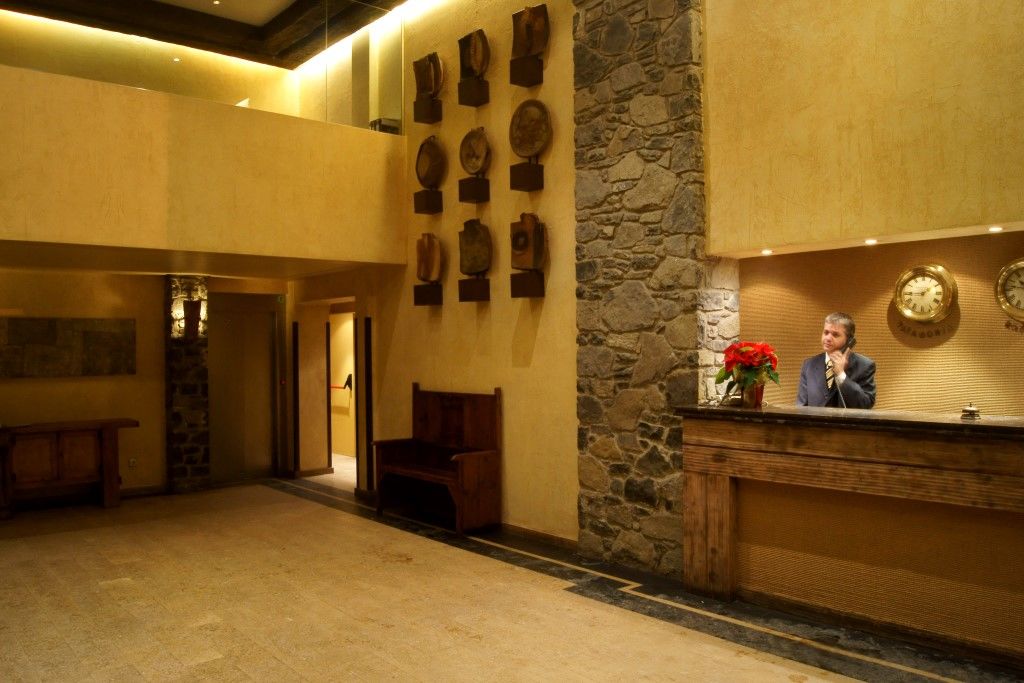 Atiram Patagonia Hotel Arinsal Ngoại thất bức ảnh